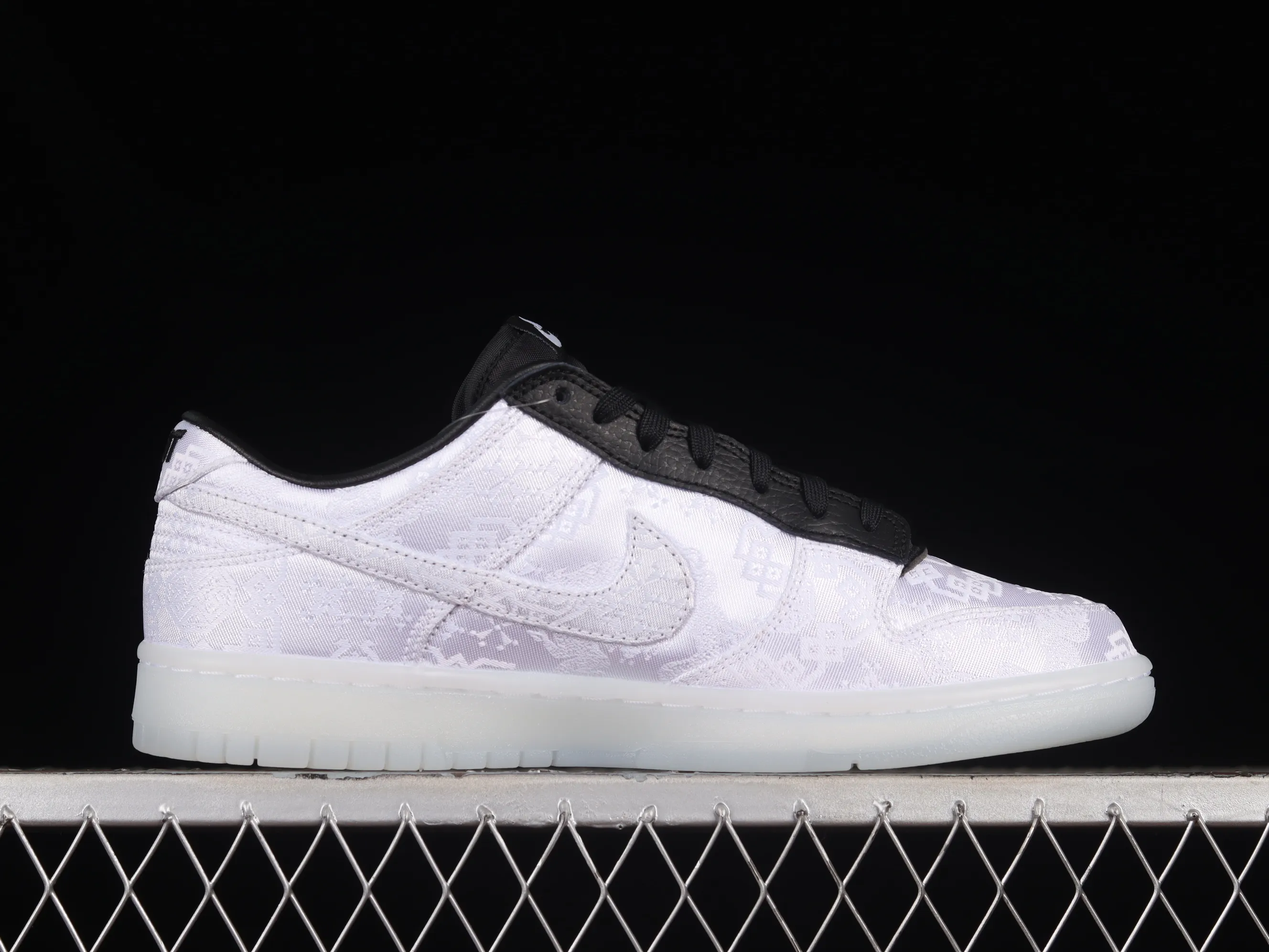 All Categories Nk SB Dunk Series Nk SB Dunk Low Low-top sneakers LW version Nk Dunk Low x Fragment